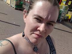 Rotkaeppchen-hot - female with black hair webcam at xLoveCam