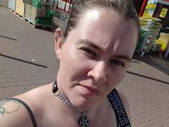 Rotkaeppchen-hot - female with black hair webcam at xLoveCam