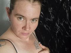 Rotkaeppchen-hot - female with black hair webcam at xLoveCam