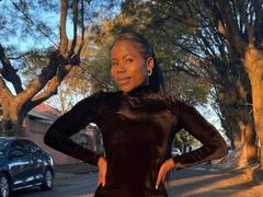 RoundyAss - female with black hair and  big tits webcam at xLoveCam