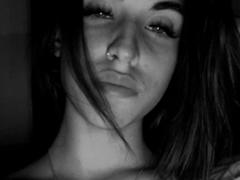 DinorahYanke - female with brown hair webcam at xLoveCam