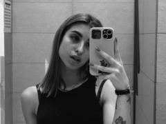 DinorahYanke - female with brown hair webcam at xLoveCam