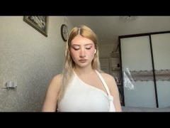 RoxannaCrisostomo - blond female with  big tits webcam at xLoveCam