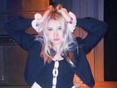 RoxannaCrisostomo - blond female with  big tits webcam at xLoveCam