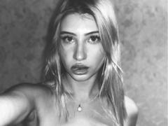 RoxannaCrisostomo from xLoveCam
