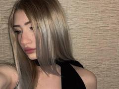RoxannaCrisostomo - blond female with  big tits webcam at xLoveCam