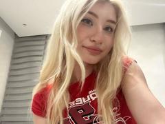 RoxannaCrisostomo - blond female with  big tits webcam at xLoveCam