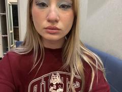 RoxannaCrisostomo - blond female with  big tits webcam at xLoveCam