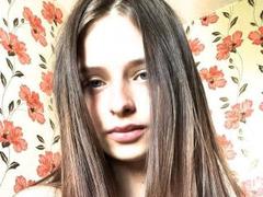 RoxannaMary - female with brown hair and  small tits webcam at xLoveCam