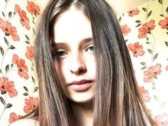 RoxannaMary - female with brown hair and  small tits webcam at xLoveCam