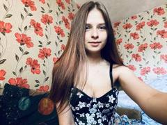 RoxannaMary - female with brown hair and  small tits webcam at xLoveCam