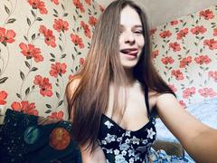 RoxannaMary - female with brown hair and  small tits webcam at xLoveCam