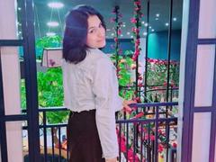 RoxanneHan - female with black hair and  big tits webcam at xLoveCam