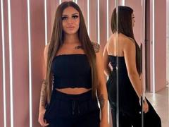 RoxelleFox - female webcam at xLoveCam
