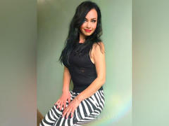 RoxolanaDrim - female with black hair and  small tits webcam at ImLive