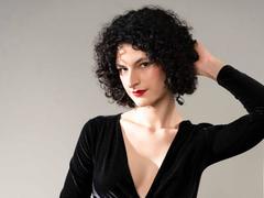 RoxyGraff - female with black hair and  big tits webcam at xLoveCam