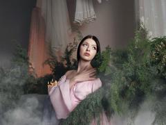 RoxyHopper - blond female webcam at LiveJasmin