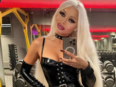 RoxyRoyale from xLoveCam