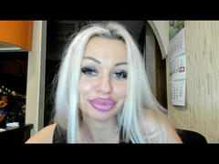 RoxyRoyale - blond female webcam at xLoveCam