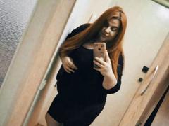 RubyLorrie - female with brown hair webcam at xLoveCam