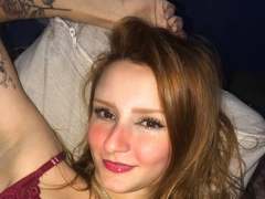 Ruivaxx - female with brown hair webcam at xLoveCam