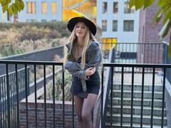RuthaLoil - blond female webcam at xLoveCam