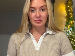 RuthaLoil - blond female webcam at xLoveCam