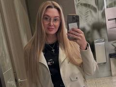 RuthaLoil - blond female webcam at xLoveCam