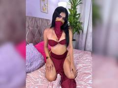 Saamanthaaa - female with black hair webcam at xLoveCam