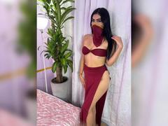 Saamanthaaa - female with black hair webcam at xLoveCam