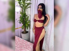 Saamanthaaa - female with black hair webcam at xLoveCam