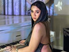 SabrinaMiler69 from xLoveCam