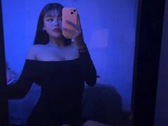 SabrinaWillow - female with black hair webcam at xLoveCam