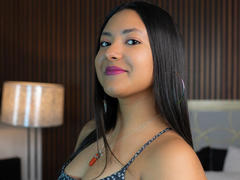 SafiMontiel - female with black hair webcam at xLoveCam