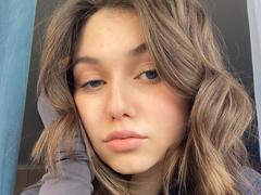 SalinaLabauve - female with brown hair webcam at xLoveCam