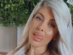 SalmaRoze - blond female with  big tits webcam at LiveJasmin