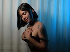 SalomeHil - female webcam at xLoveCam