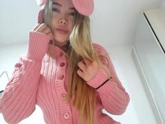 SalomeKiki69 - female with brown hair webcam at xLoveCam