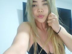 SalomeKiki69 - female with brown hair webcam at xLoveCam