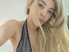 SalomeKiki69 - female with brown hair webcam at xLoveCam