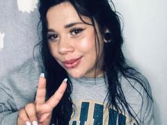 SamantaGreen - female with brown hair webcam at xLoveCam