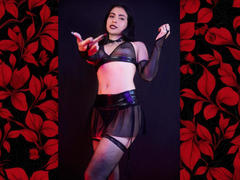 SamantaKi - female with black hair and  small tits webcam at xLoveCam