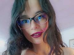 SamanthaJhonsons - female with black hair and  big tits webcam at LiveJasmin