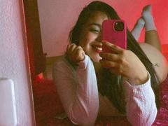 SammyTitss - female with  big tits webcam at xLoveCam