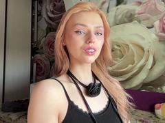 SandaHayslett - female webcam at xLoveCam