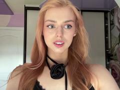 SandaHayslett - female webcam at xLoveCam