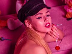 SandaHayslett - female webcam at xLoveCam