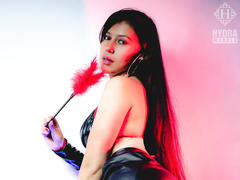 SandyQuinnX - female with brown hair and  small tits webcam at xLoveCam