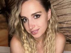 Sandy-Lou - blond female webcam at xLoveCam