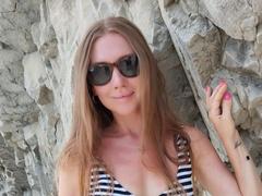 SannyManny - female with brown hair webcam at xLoveCam